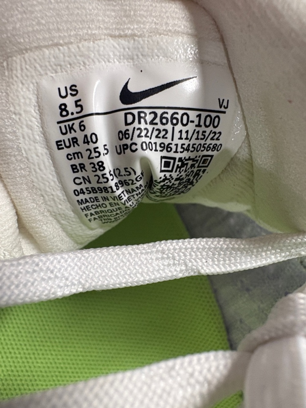 Nike White Running Shoes with Black Swoosh and Neon Green Accents - Picture 7 of 7